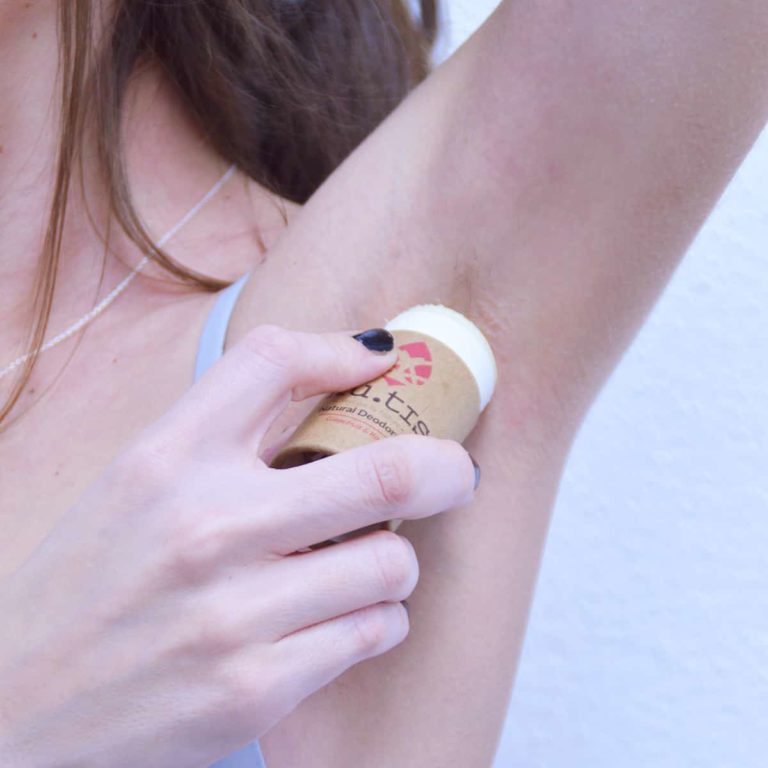 desodorante vegano en barra de cedro y rosa