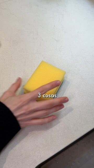 He dejado de comprar estropajo de plástico, bolsas de basura y lavavajillas líquido. Los he cambiado por esponja vegetal, bolsas de papel compostables y lavavajillas sólido 🔝La esponja vegetal dura más y limpia mejor, las bolsas de papel tardan más en oler mal y el lavavajillas sólido es mejor desengrasante y no daña la piel 👌🏼Consigue estos productos en 📲 ceroresiduo.com#ceroresiduo #zerowaste #esponjavegetal #bolsadepapel #lavavajillassolido